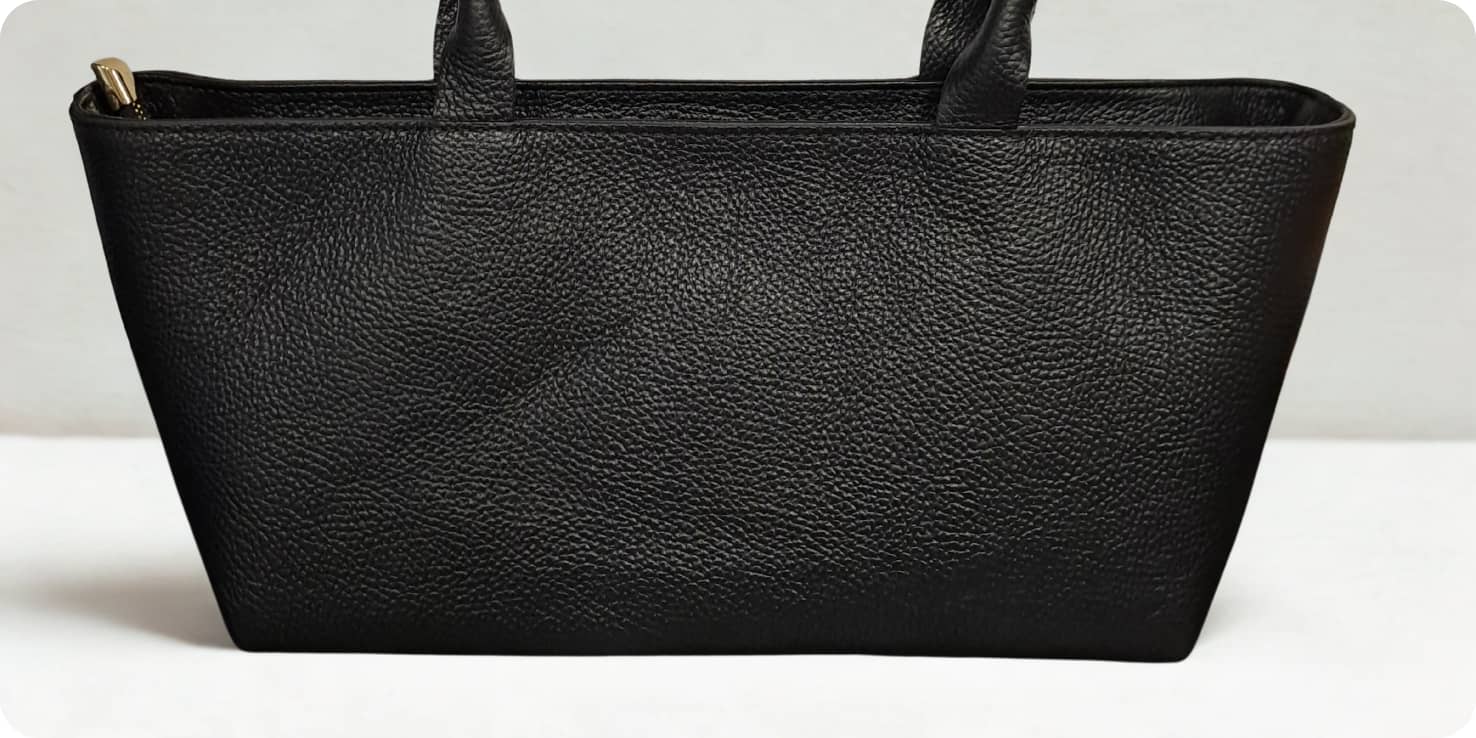 ČERNÁ KABELKA - JEZEVČÍK